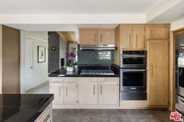 4910 Abbeyville Avenue, Woodland Hills (los Angeles), CA 91364