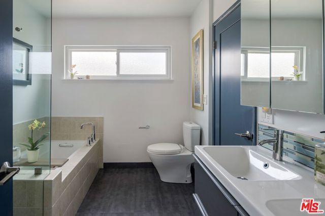 4910 Abbeyville Avenue, Woodland Hills (los Angeles), CA 91364