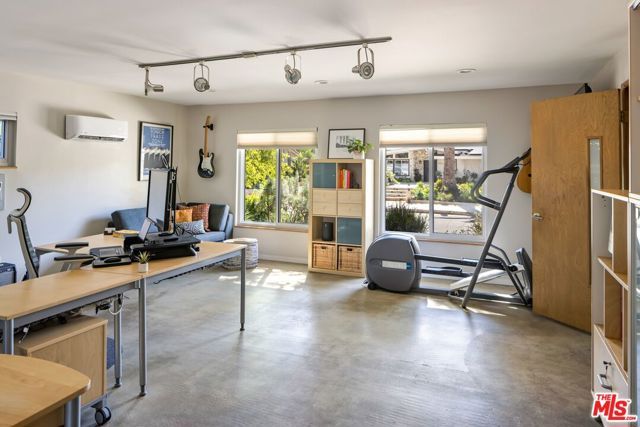 4910 Abbeyville Avenue, Woodland Hills (los Angeles), CA 91364