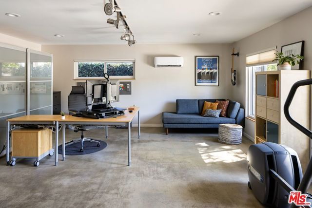 4910 Abbeyville Avenue, Woodland Hills (los Angeles), CA 91364