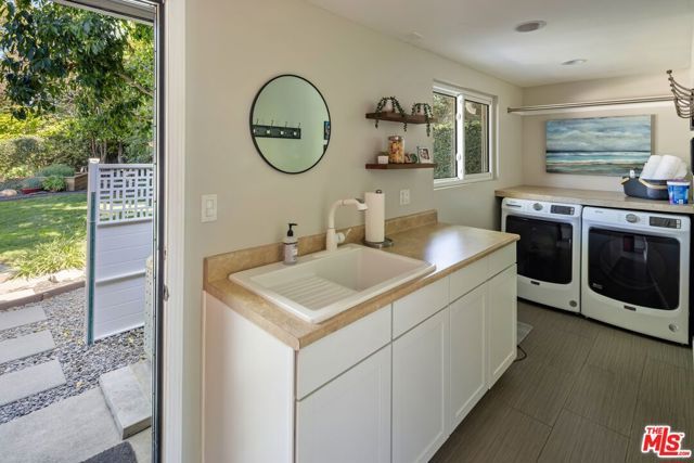 4910 Abbeyville Avenue, Woodland Hills (los Angeles), CA 91364