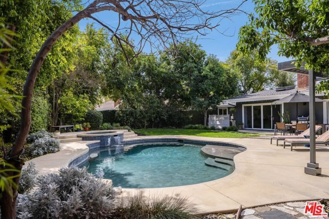 4910 Abbeyville Avenue, Woodland Hills (los Angeles), CA 91364