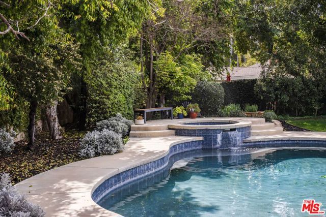 4910 Abbeyville Avenue, Woodland Hills (los Angeles), CA 91364