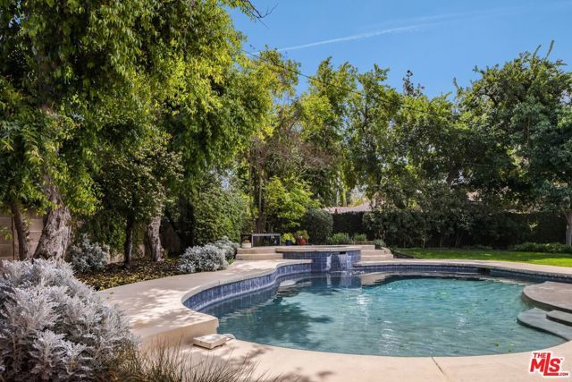 4910 Abbeyville Avenue, Woodland Hills (los Angeles), CA 91364