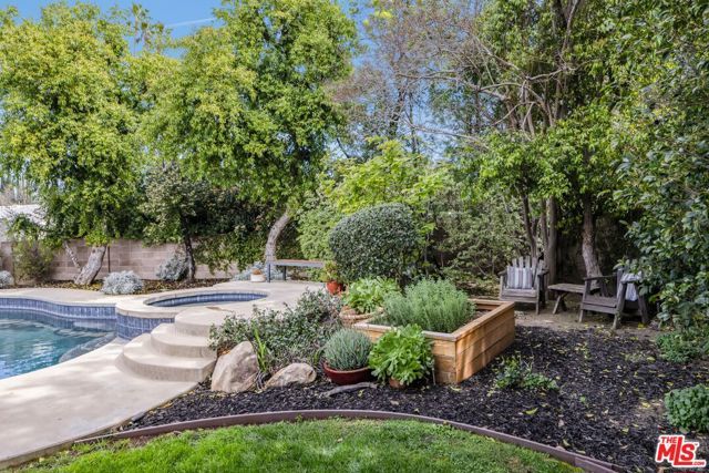 4910 Abbeyville Avenue, Woodland Hills (los Angeles), CA 91364