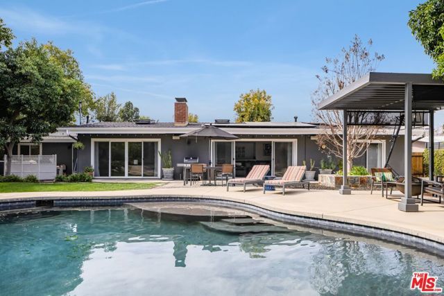 4910 Abbeyville Avenue, Woodland Hills (los Angeles), CA 91364