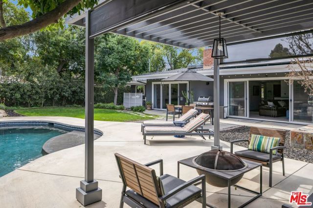 4910 Abbeyville Avenue, Woodland Hills (los Angeles), CA 91364