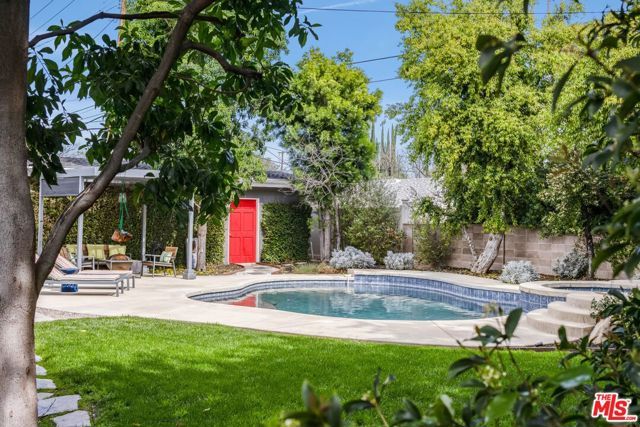 4910 Abbeyville Avenue, Woodland Hills (los Angeles), CA 91364