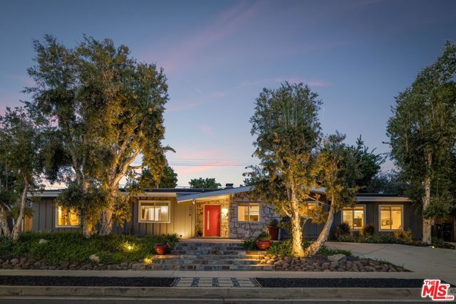 4910 Abbeyville Avenue, Woodland Hills (los Angeles), CA 91364