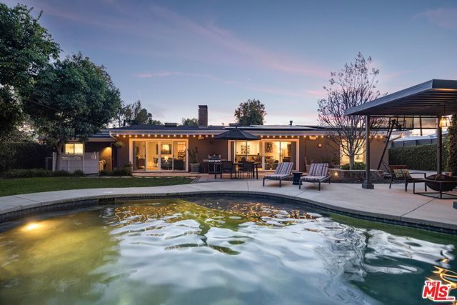 4910 Abbeyville Avenue, Woodland Hills (los Angeles), CA 91364