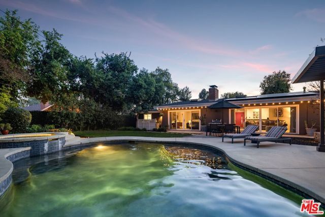 4910 Abbeyville Avenue, Woodland Hills (los Angeles), CA 91364