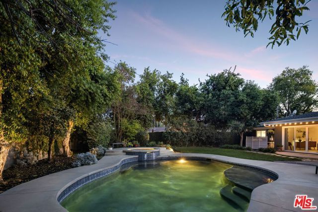 4910 Abbeyville Avenue, Woodland Hills (los Angeles), CA 91364