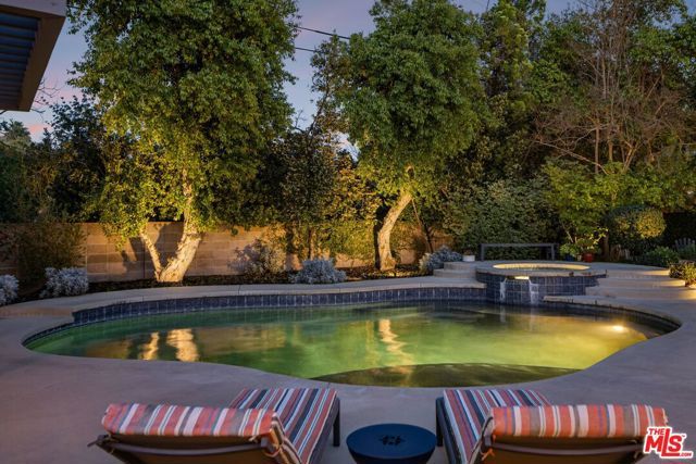 4910 Abbeyville Avenue, Woodland Hills (los Angeles), CA 91364