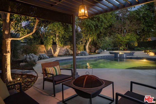 4910 Abbeyville Avenue, Woodland Hills (los Angeles), CA 91364