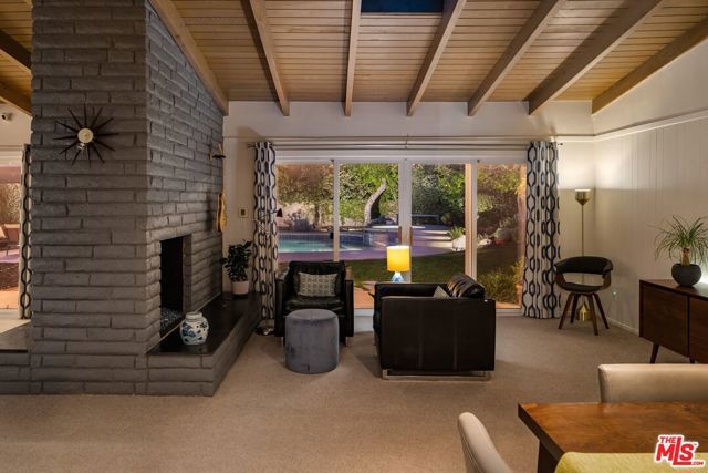 4910 Abbeyville Avenue, Woodland Hills (los Angeles), CA 91364