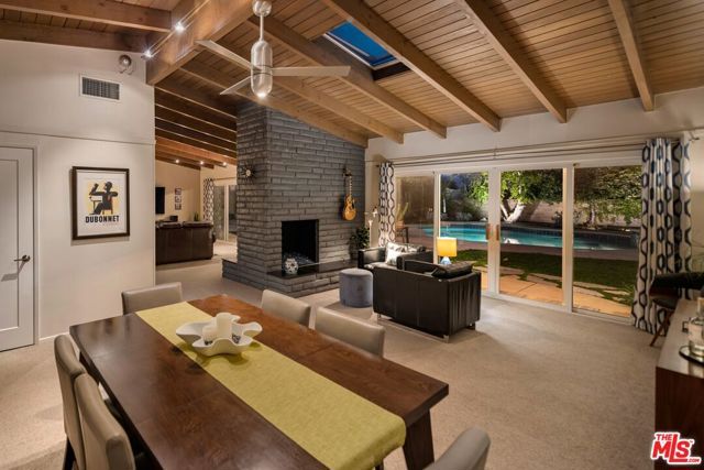 4910 Abbeyville Avenue, Woodland Hills (los Angeles), CA 91364