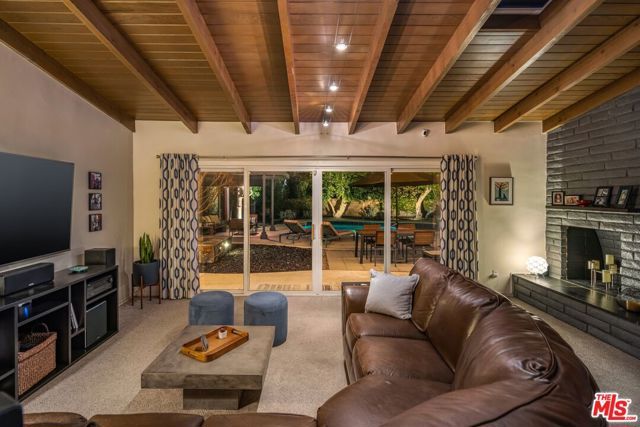 4910 Abbeyville Avenue, Woodland Hills (los Angeles), CA 91364