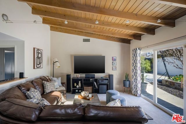 4910 Abbeyville Avenue, Woodland Hills (los Angeles), CA 91364