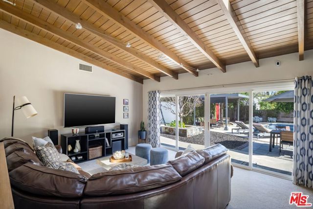 4910 Abbeyville Avenue, Woodland Hills (los Angeles), CA 91364