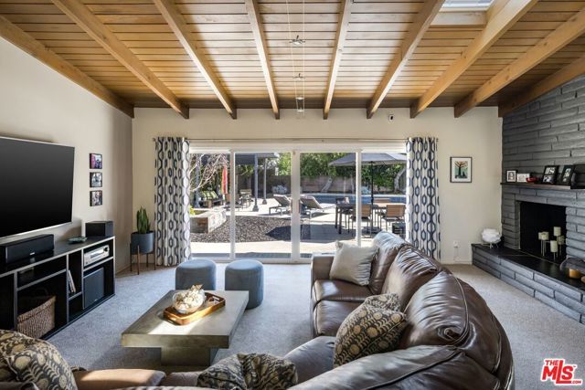 4910 Abbeyville Avenue, Woodland Hills (los Angeles), CA 91364