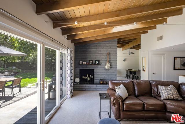 4910 Abbeyville Avenue, Woodland Hills (los Angeles), CA 91364