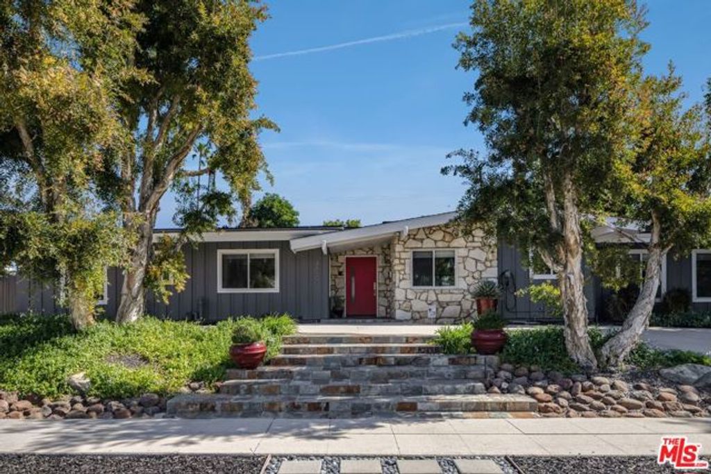 4910 Abbeyville Avenue, Woodland Hills (los Angeles), CA 91364