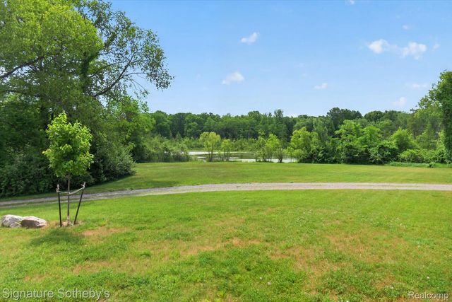 12700 Shaffer Road, Springfield Charter Township, MI 48350