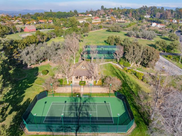 11 Country Glen Rd, Fallbrook, CA 92028