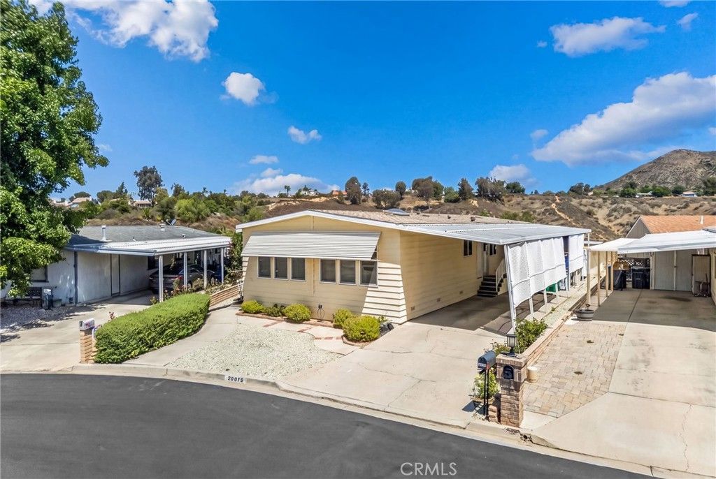 Image 2 of property listing at 28610 Via Arboleda, Murrieta, CA 92563
