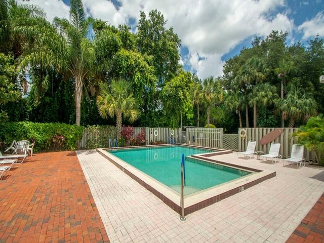 2125 PINE CREEK Boulevard 205, Vero Beach, FL 32966