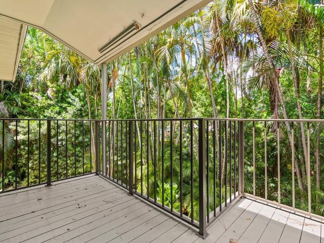 2125 PINE CREEK Boulevard 205, Vero Beach, FL 32966