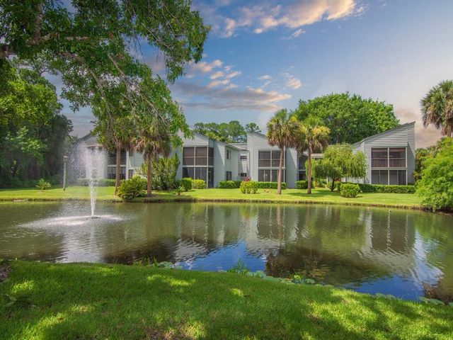 2125 PINE CREEK Boulevard 205, Vero Beach, FL 32966
