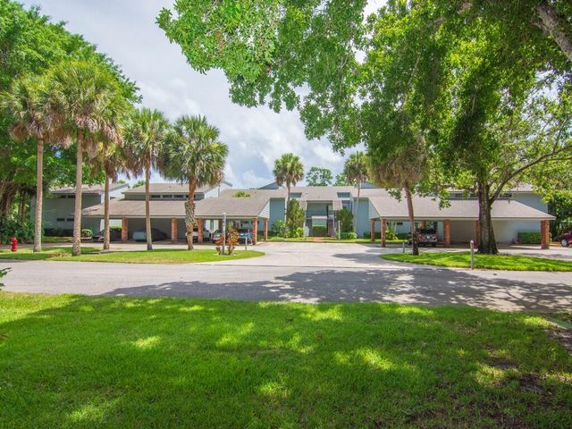 2125 PINE CREEK Boulevard 205, Vero Beach, FL 32966