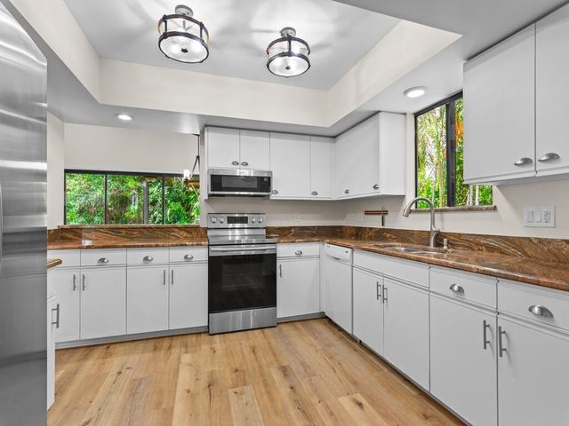 2125 PINE CREEK Boulevard 205, Vero Beach, FL 32966