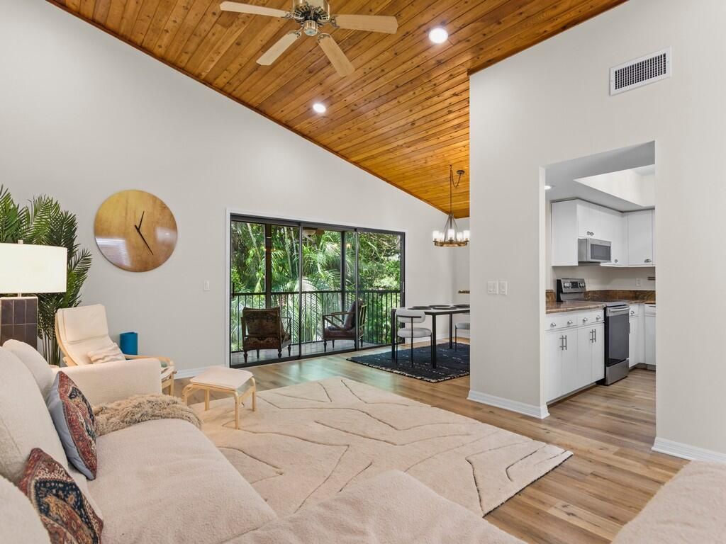 2125 PINE CREEK Boulevard 205, Vero Beach, FL 32966
