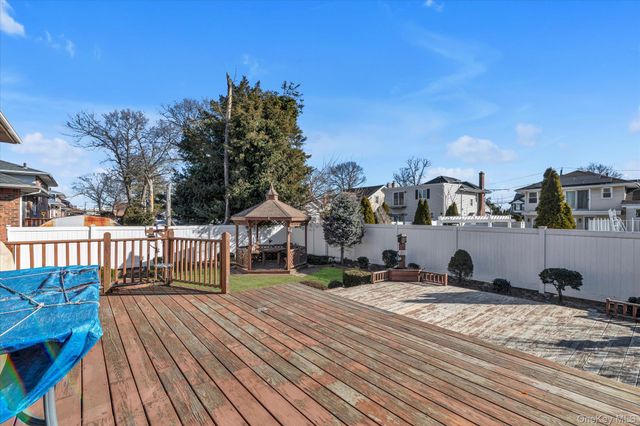 154 S Brush Drive, Valley Stream, NY 11581