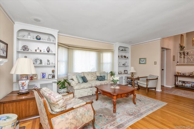 154 S Brush Drive, Valley Stream, NY 11581