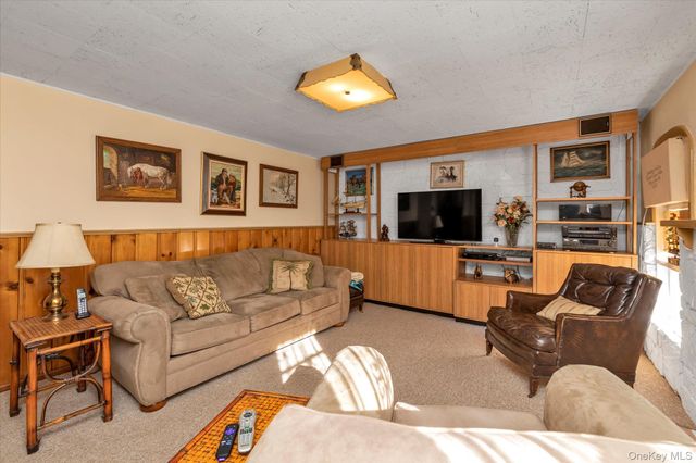 154 S Brush Drive, Valley Stream, NY 11581