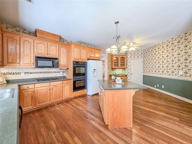 1236 Oakwood Place, Loganville, GA 30052