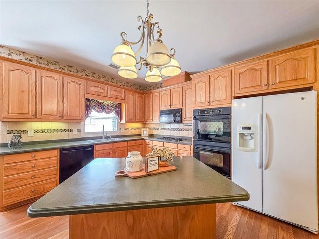 1236 Oakwood Place, Loganville, GA 30052