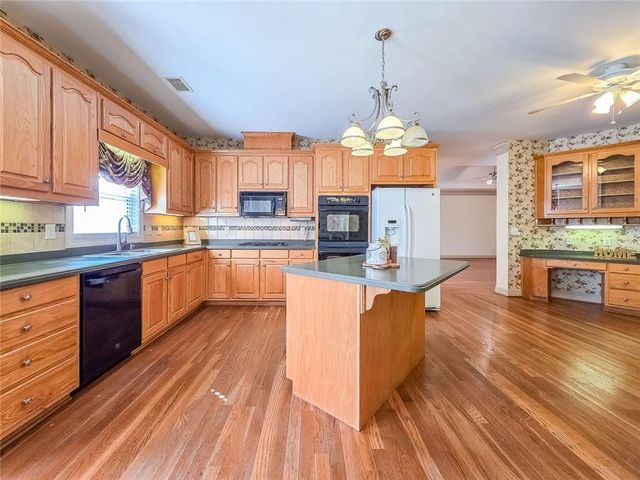 1236 Oakwood Place, Loganville, GA 30052