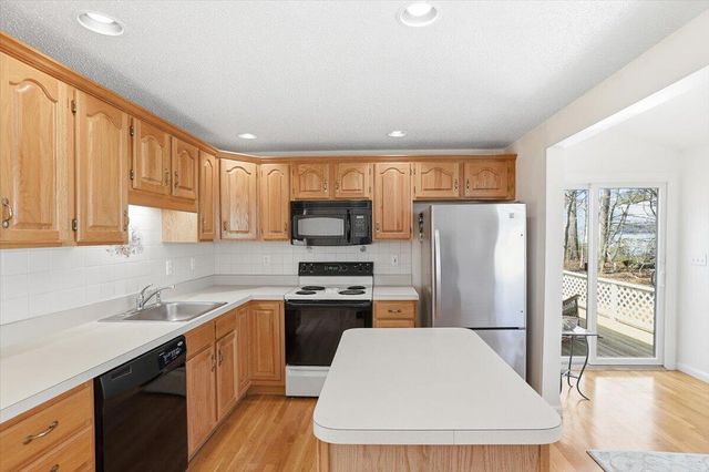 10 Skipjack Lane, Hyannis, MA 02601