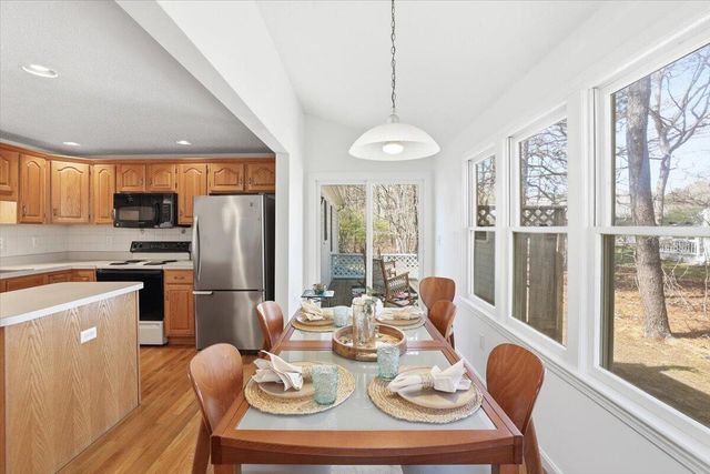 10 Skipjack Lane, Hyannis, MA 02601