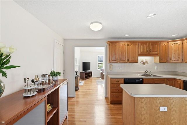 10 Skipjack Lane, Hyannis, MA 02601