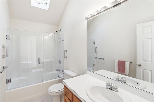 10 Skipjack Lane, Hyannis, MA 02601