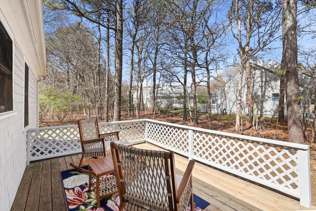 10 Skipjack Lane, Hyannis, MA 02601