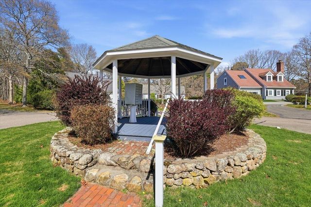 10 Skipjack Lane, Hyannis, MA 02601