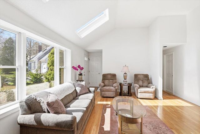 10 Skipjack Lane, Hyannis, MA 02601