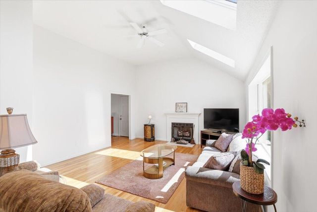 10 Skipjack Lane, Hyannis, MA 02601