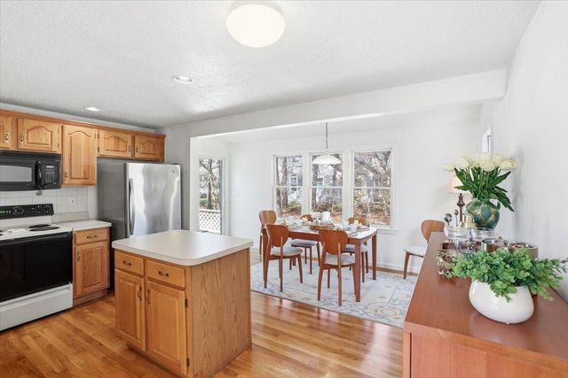 10 Skipjack Lane, Hyannis, MA 02601